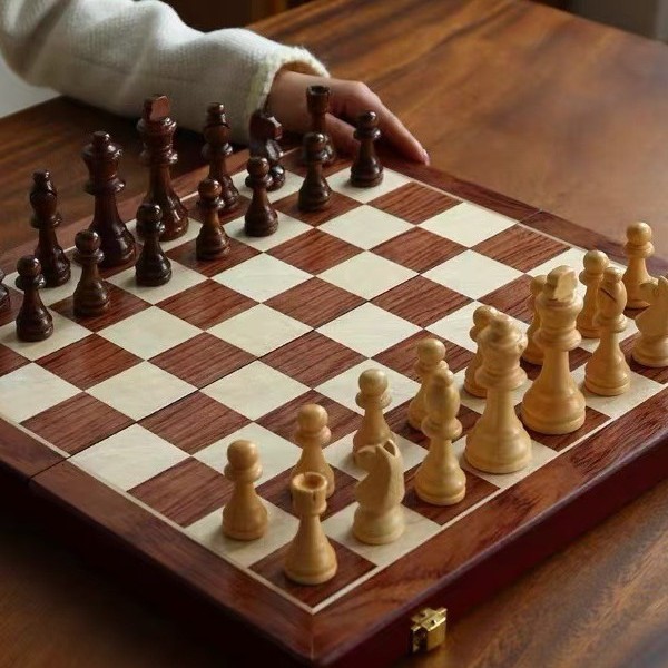 Board Game Queen - 자석식 나무 체스 세트, 접이식 보관